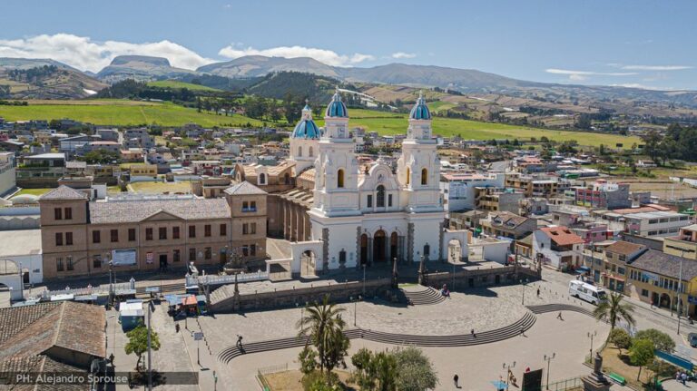 Quito: Concejales y exalcaldes rechazan la separación de parroquias