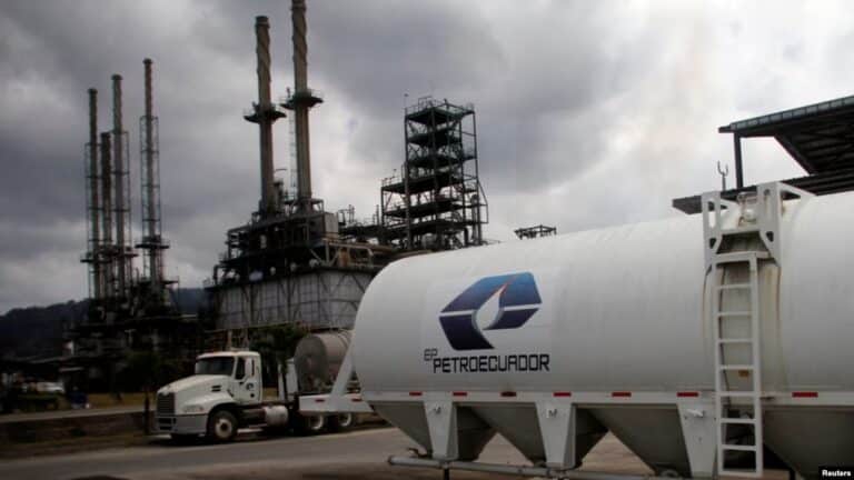 Funcionarios de Petroecuador aún conservan sus sueldos dorados