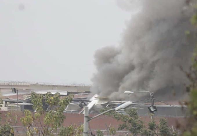 La explosión de un dron destroza el techo de la cárcel de La Roca