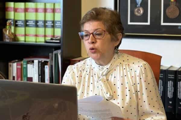 Ministra del Trabajo no logra explicar la suspensión de 150 días a la vicepresidenta