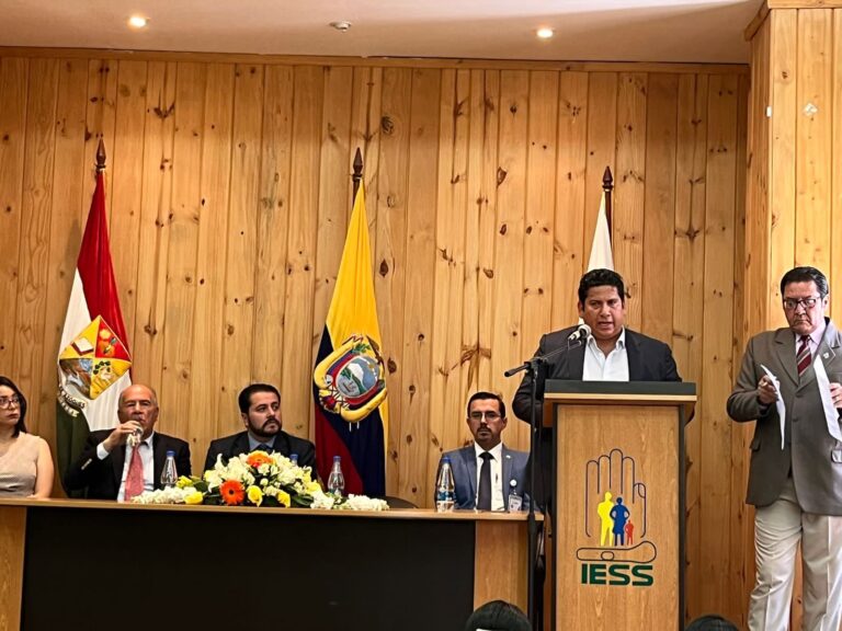 Richard Gómez califica las decisiones de la Corte Constitucional como un «desprecio a la clase trabajadora»