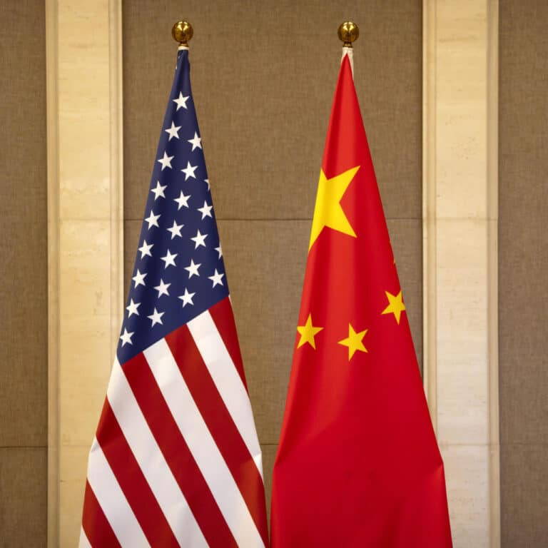 Trump endurece aranceles a China y pausa medidas para otros socios​