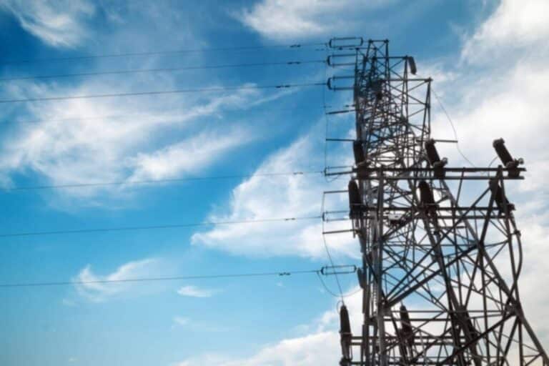 ¿Mintió el gobierno? Volvió la importación de electricidad a Colombia