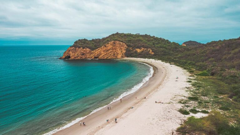 Playa Los Frailes destaca en ranking internacional 2025